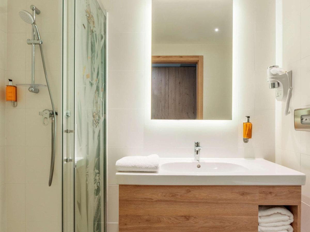 ホテル Ibis Styles Krakow East エクステリア 写真