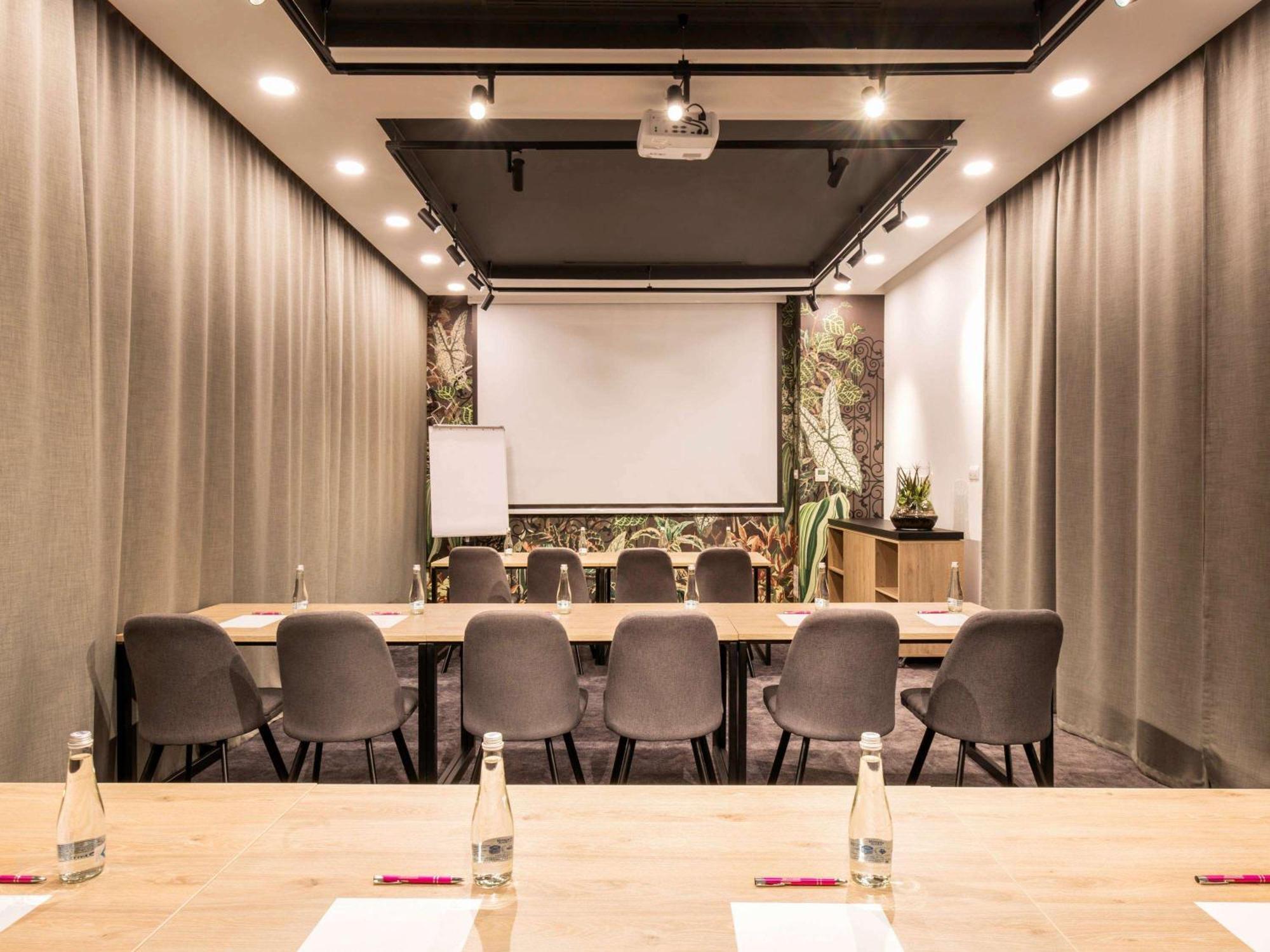 ホテル Ibis Styles Krakow East エクステリア 写真