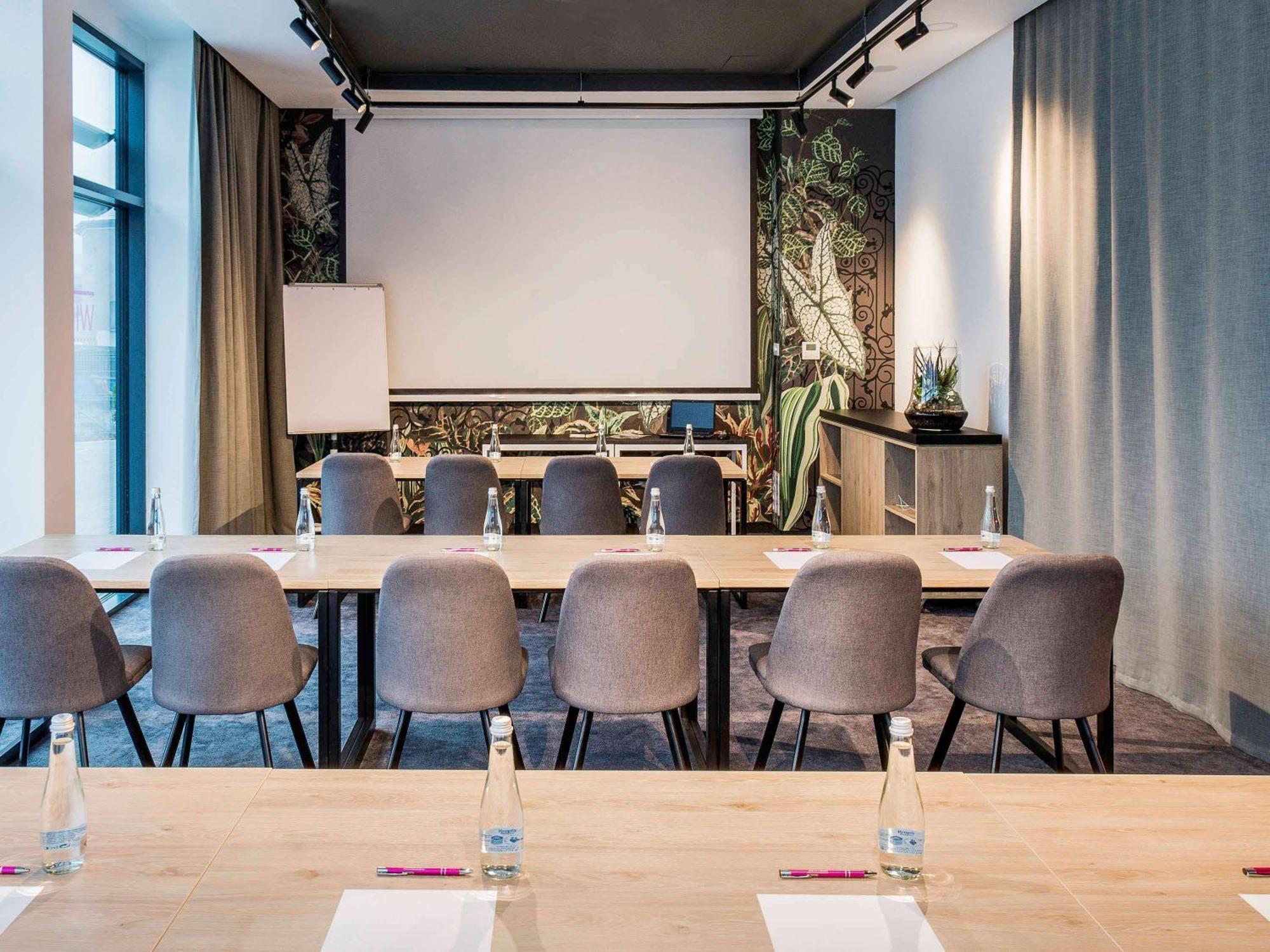 ホテル Ibis Styles Krakow East エクステリア 写真