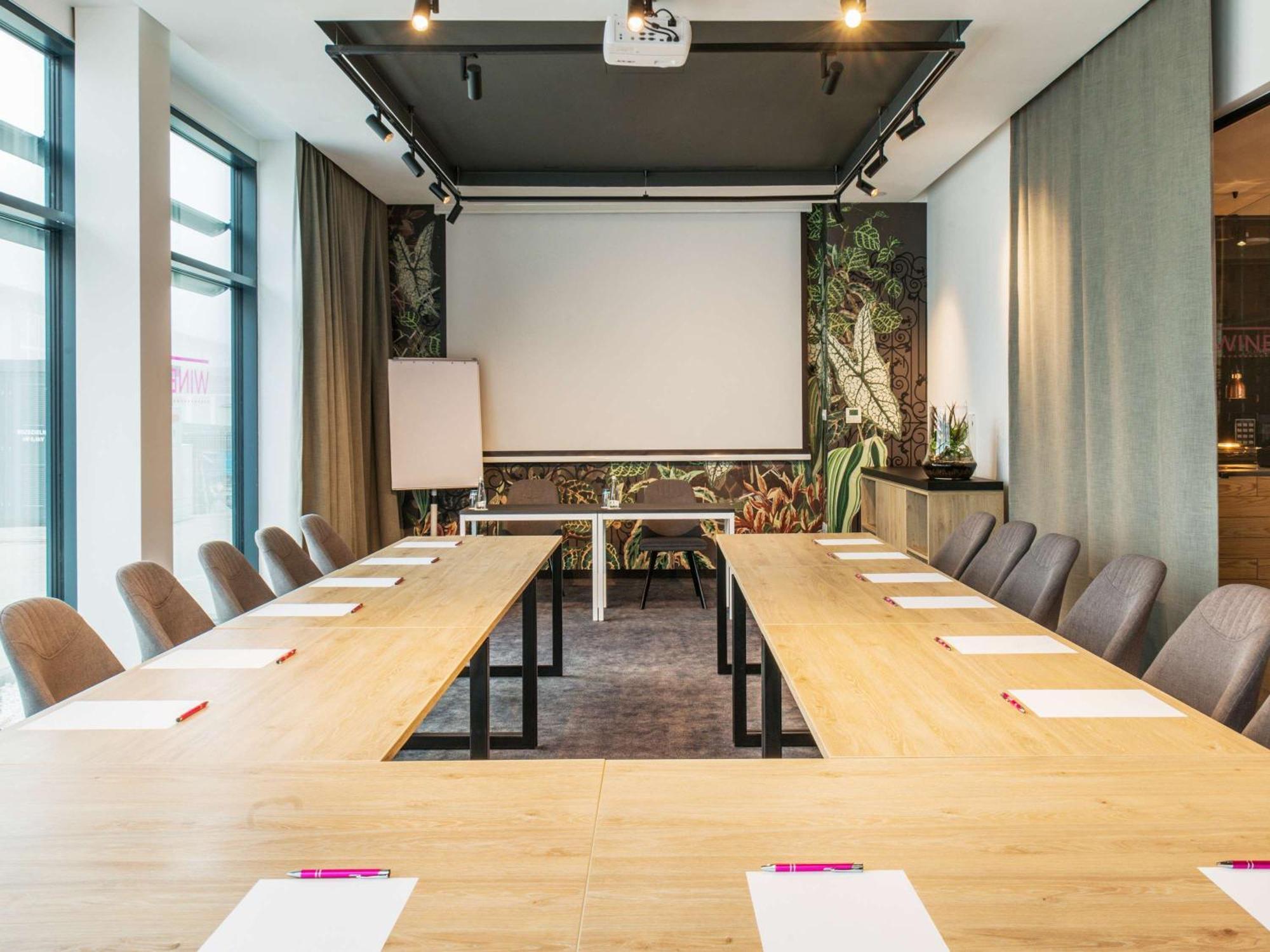 ホテル Ibis Styles Krakow East エクステリア 写真